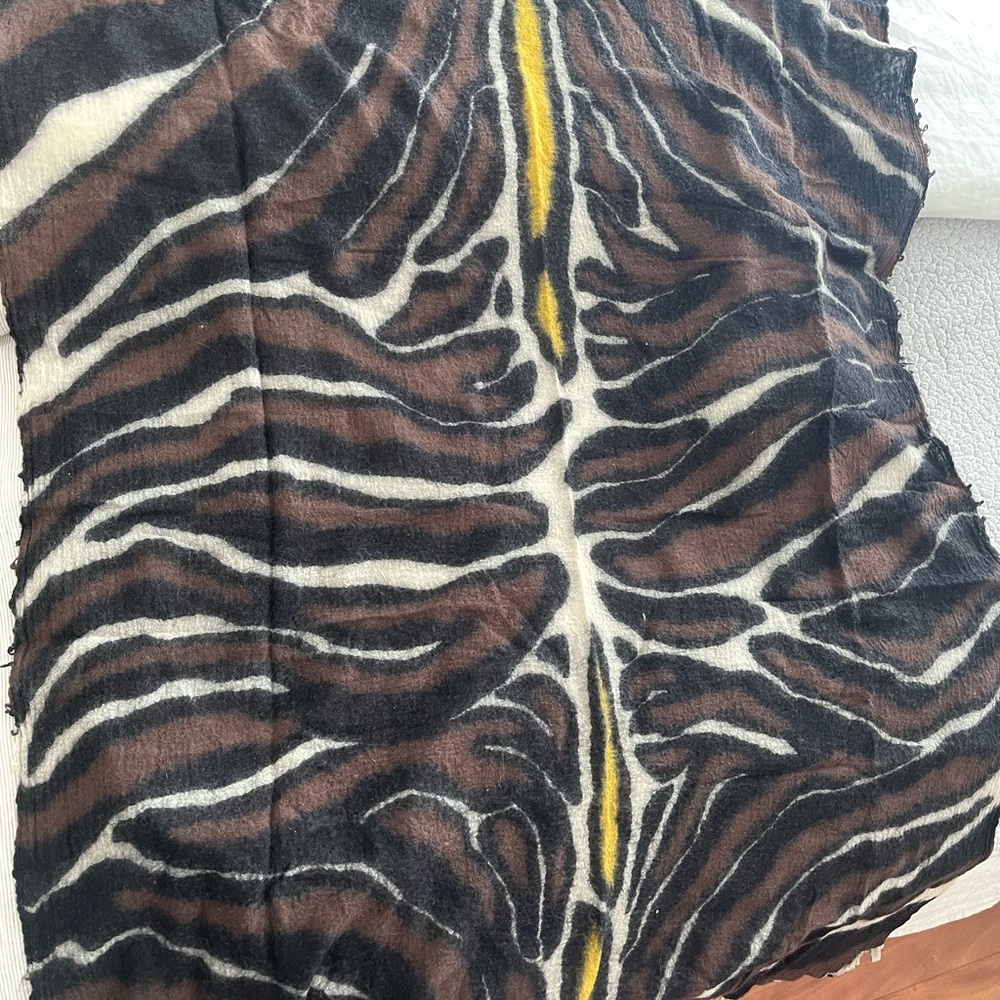 FENDI Textured Shawl
